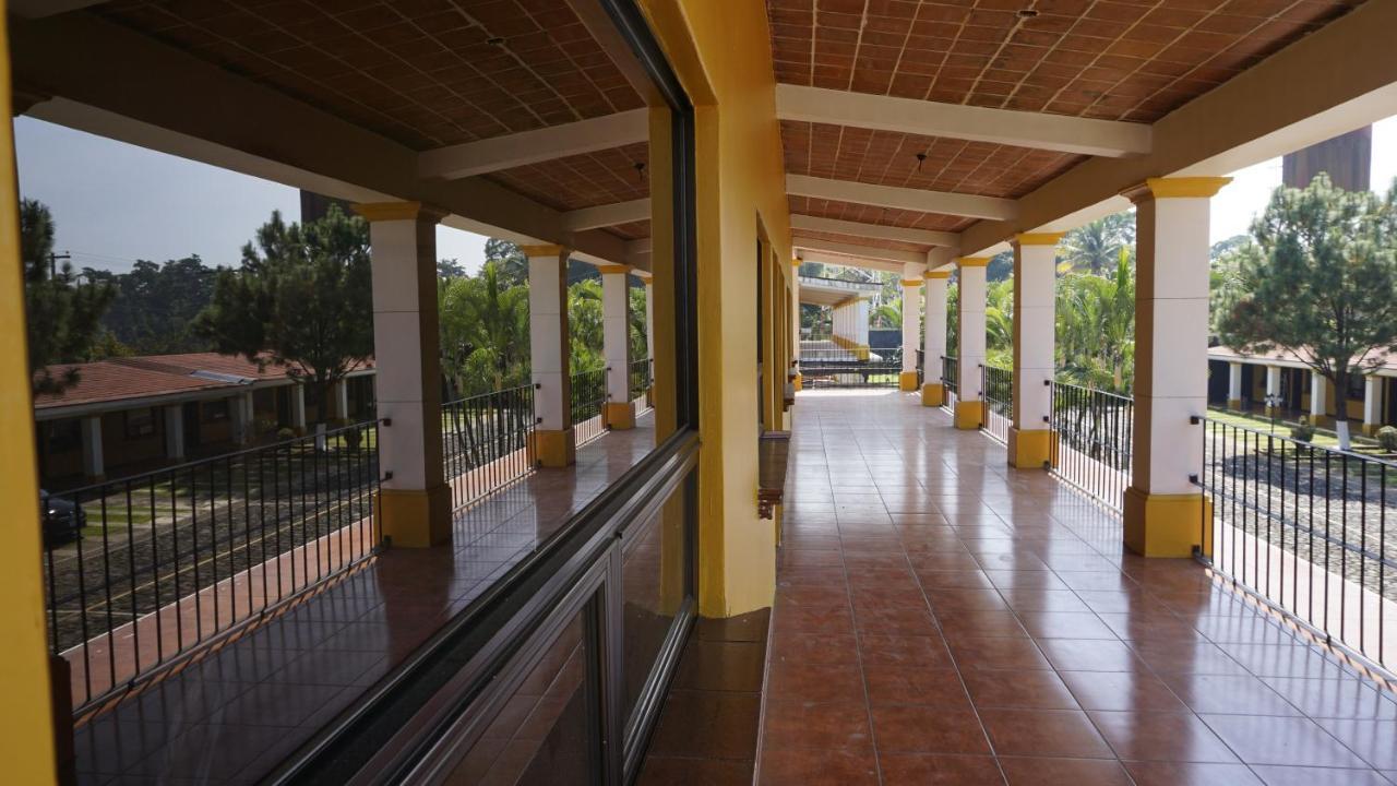 Zafra Hotel เรตาลูเลอ ภายนอก รูปภาพ